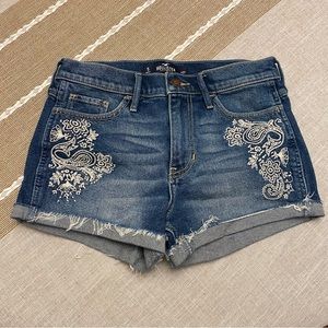 New size 5 Hollister womens Jean shorts